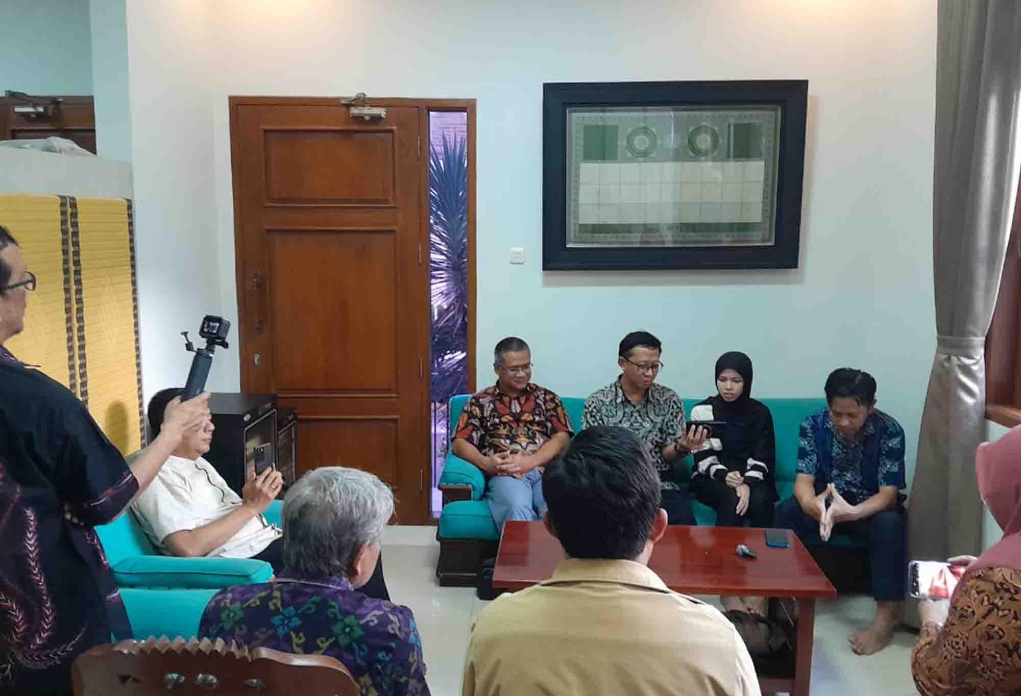 Klarifikasi Yayasan Al-Kautsar Pelita Insani atas Kekeliruan Pemuatan Foto Aurellia Devina Putri sebagai Pelaku Perjokian dalam UTBK 2025 - Cover Image